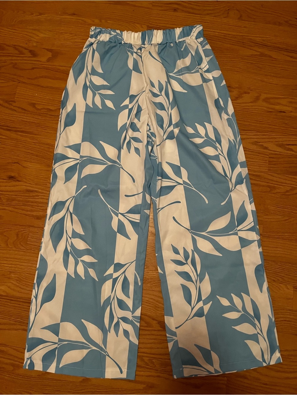 Women's Blue and White Leaf-Print Wide-Leg Pants